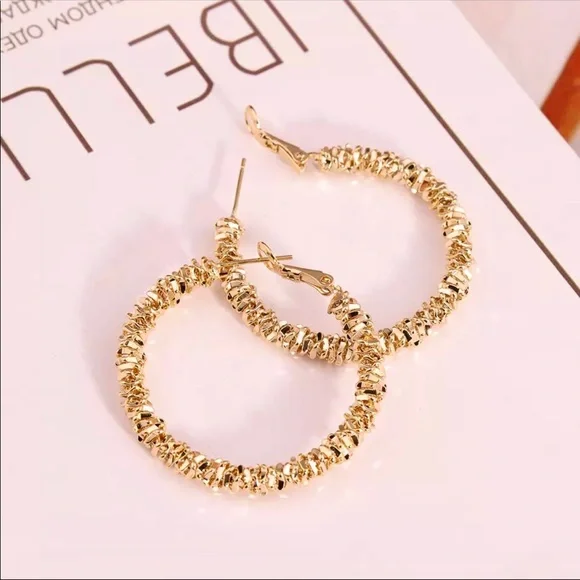 🌟Shiny Gold Plated Hoop Earrings - Picture 2 of 4